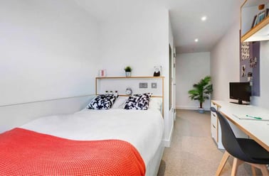 Ensuite Deluxe Plus, 27 Magdalen Street, New Town, Colchester - Image 2