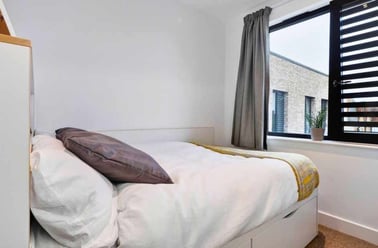 Ensuite Bronze, 27 Magdalen Street, New Town, Colchester - Image 3