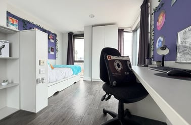 Deluxe En Suite, Ablett House, 2 Great Crosshall Street, City Centre, Liverpool - Image 2