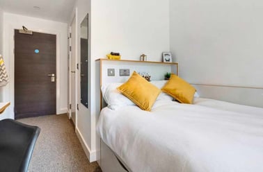 Ensuite Silver Plus, 27 Magdalen Street, New Town, Colchester - Image 3