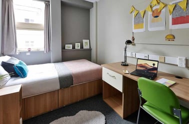 Studio Basic, Northernhay House, Northernhay Place, Central, Exeter - Image 2