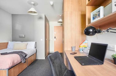 Ensuite Premium, The Northfield, New North Road, St Davids, Exeter - Image 3