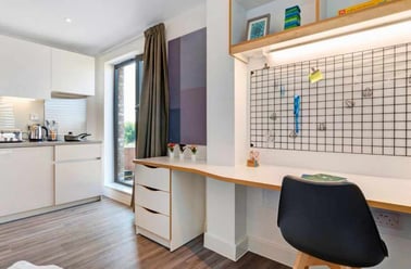 Studio Platinum Plus, 27 Magdalen Street, New Town, Colchester - Image 3