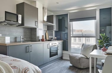 Studio Premium (floors 3 & 4), The Bank, West Street, City Centre, Southampton - Image 2