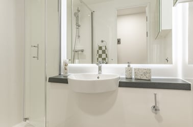 Ensuite Classic 6 Bed Upper Floor, Waterside, 58-62 Avon Street, City Centre, Bristol - Image 3