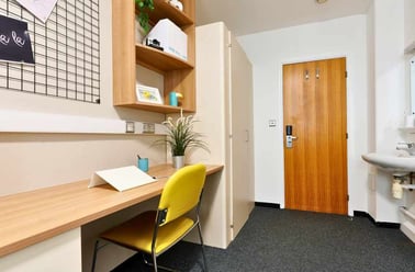 Shared Apartment Classic, Northernhay House, Northernhay Place, City Centre, Exeter - Image 3