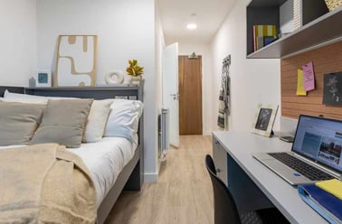 Ensuite Classic 5 Bed, Waterside, 58-62 Avon Street, City Centre, Bristol - Image 3