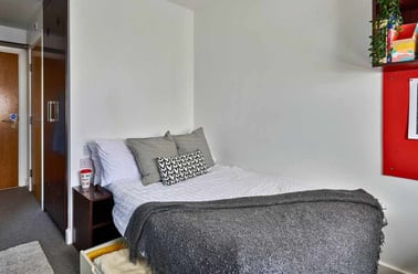 Ensuite Accessible, Heantun Point, 1 Culwell Street, City Centre, Wolverhampton - Image 2