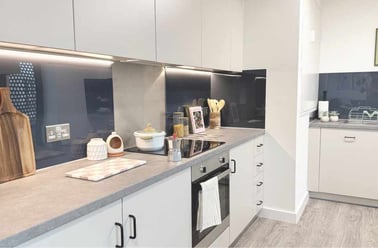 Ensuite Classic 5 Bed, Waterside, 58-62 Avon Street, City Centre, Bristol - Image 3