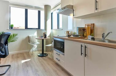 Studio Platinum Plus, 17a Christchurch Road, City Centre, Bournemouth - Image 2