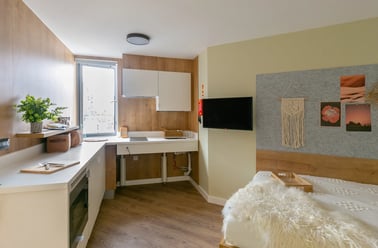 Extra Large Double Studio, The Curve, 14 Fieldgate Street, Shoreditch, London - Image 2