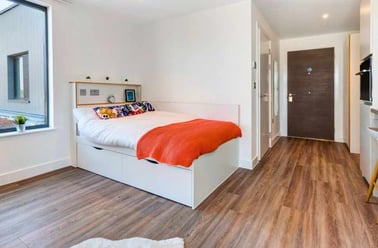 Studio Platinum Plus, 27 Magdalen Street, New Town, Colchester - Image 2