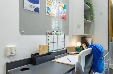 Standard En Suite, Depot Point, 15-27 Britannia Street, Camden, London - Image 2