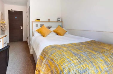 Ensuite Silver Plus, 27 Magdalen Street, New Town, Colchester - Image 3