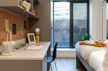 Ensuite Classic 8 Bed, Waterside, 58-62 Avon Street, City Centre, Bristol - Image 3