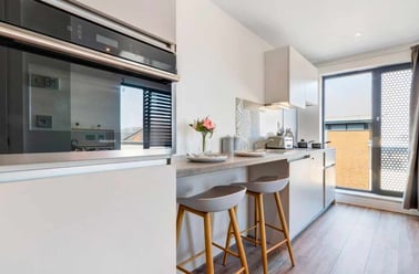 Studio Platinum Plus, 27 Magdalen Street, New Town, Colchester - Image 3