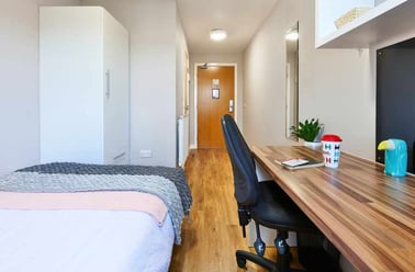 Four Bedroom Flat, The Mews, Glanville Road, Iffley, Oxford - Image 3