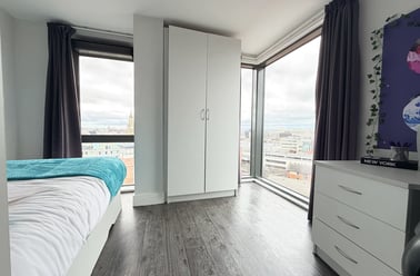 Deluxe En Suite, Ablett House, 2 Great Crosshall Street, City Centre, Liverpool - Image 3