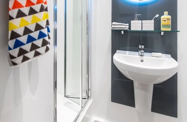 Standard En Suite, Belaton House, 130 Holdenhurst Road, City Centre, Bournemouth - Image 2