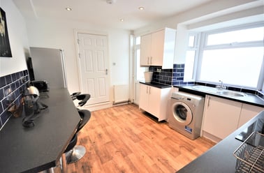 St Helens Avenue, Brynmill, Swansea - Image 2