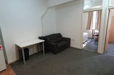  4, 2, Adamstown, Cardiff - Image 2