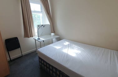  4, 2, Adamstown, Cardiff - Image 3