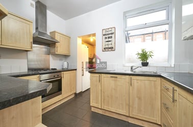 Salford, Irlams O' Th' Height - Image 2