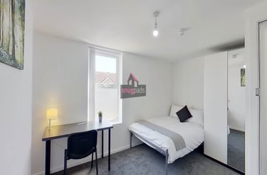 Salford, Pendleton - Image 3