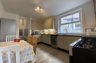 Cathays, Cardiff - Image 2