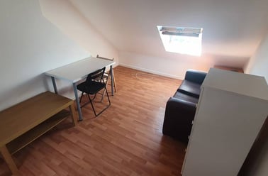  4, 18, Cathays, Cardiff - Image 2