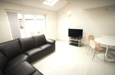 Cathays, Cardiff - Image 2