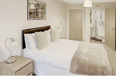 5bedrooms & 4bathrooms, City Centre, Leicester - Image 2