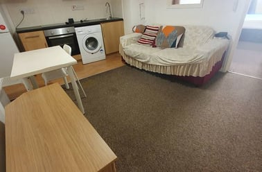  3, 1, Adamstown, Cardiff - Image 2