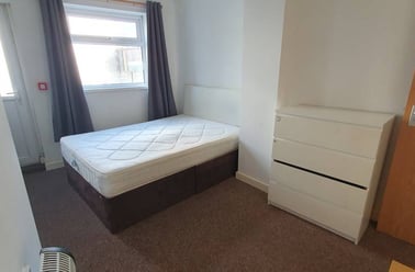 3, 1, Adamstown, Cardiff - Image 3