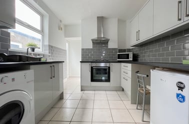 Cathays, Cardiff - Image 2
