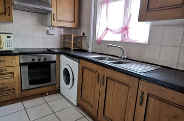 St Helens Avenue, Brynmill, Swansea - Image 2