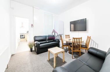 Salford, City Centre - Image 2