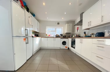 Roath, Plasnewydd, Cardiff - Image 3