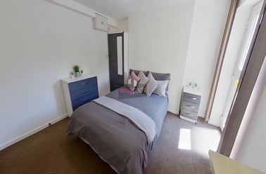 Salford, Seedley - Image 2