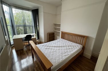 Uplands Crescent, Uplands, Swansea - Image 3