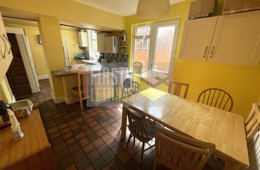 Victoria Park Road, Clarendon Park, Leicester - Image 2