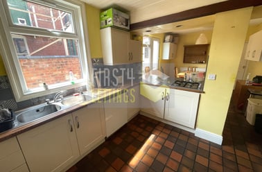 Victoria Park Road, Clarendon Park, Leicester - Image 3