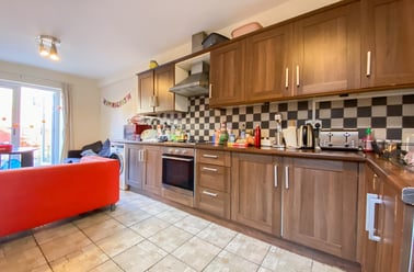 Heath, Gabalfa, Cardiff - Image 2