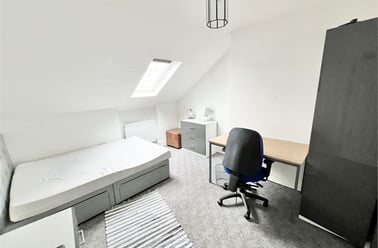 Gwydr Crescent , Uplands, Swansea - Image 2