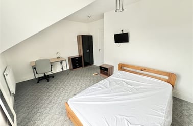 Gwydr Crescent , Uplands, Swansea - Image 3