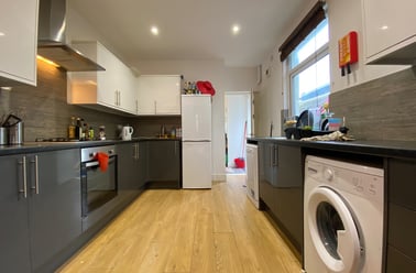 Roath, Cathays, Cardiff - Image 2