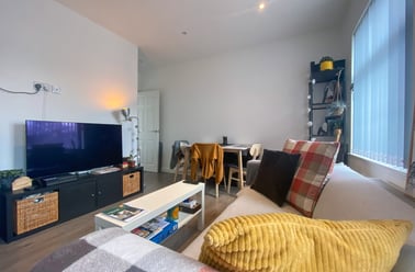 Cathays Park, City Centre, Cardiff - Image 2