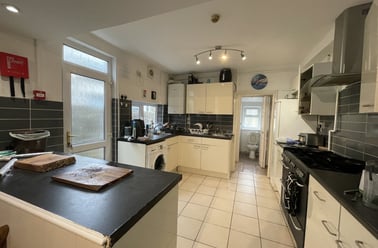 Cathays, Cardiff - Image 2