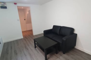  2, 18, Cathays, Cardiff - Image 2