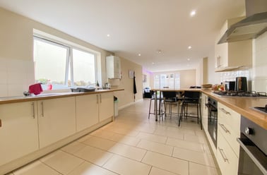 Cathays, Plasnewydd, Cardiff - Image 3